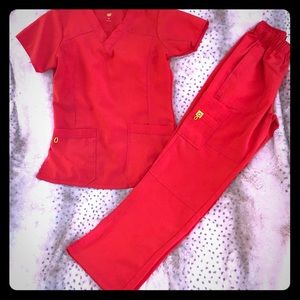 WONDERWINK scrub set